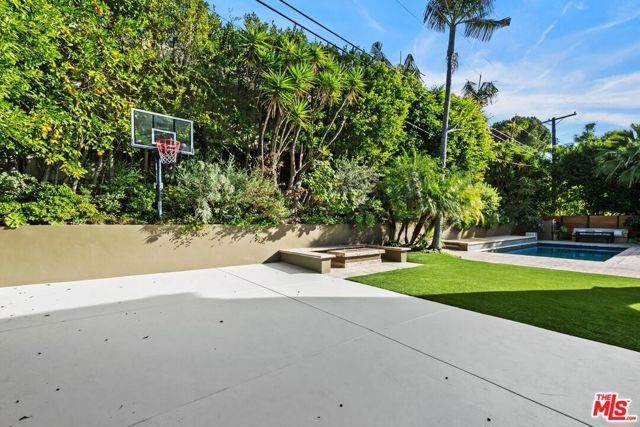 2108 San Ysidro Drive, Beverly Hills, CA 90210