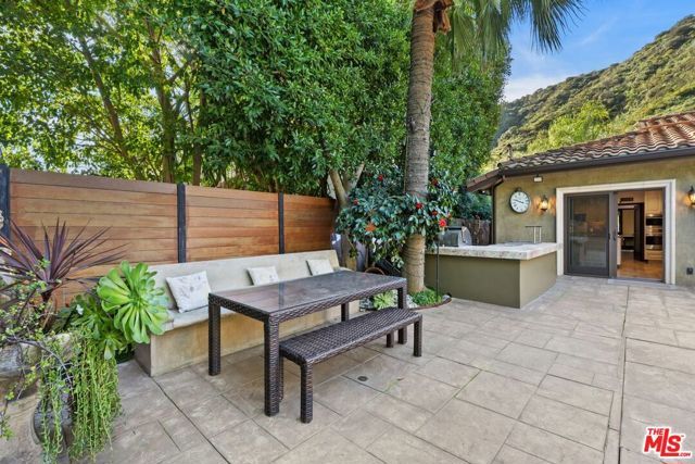 2108 San Ysidro Drive, Beverly Hills, CA 90210