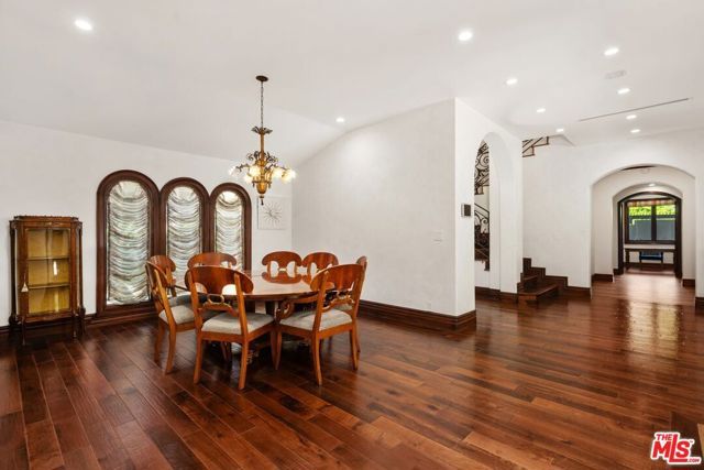 2108 San Ysidro Drive, Beverly Hills, CA 90210