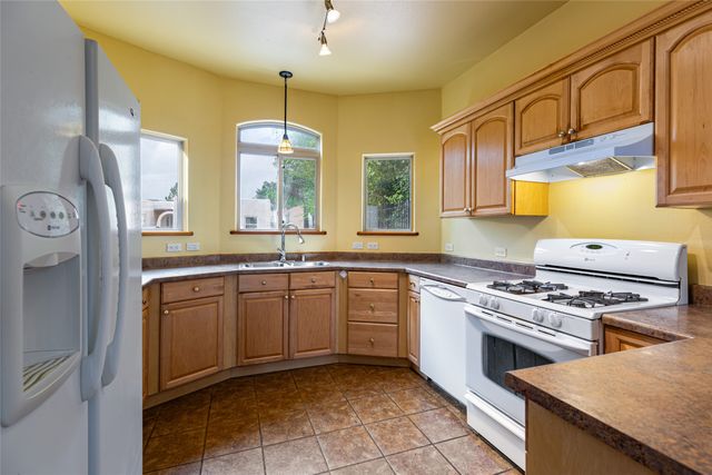 1507 Kachina ridge, Santa Fe, NM 87507