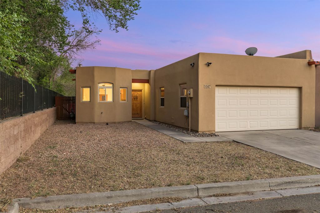 1507 Kachina ridge, Santa Fe, NM 87507