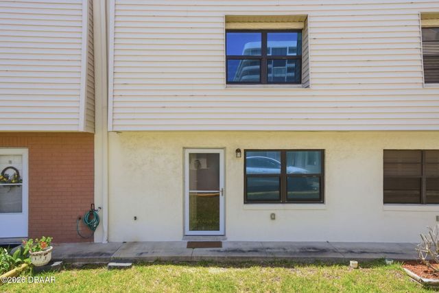 3750 S Atlantic Ave Apt 18, Daytona Beach Shores, FL 32118