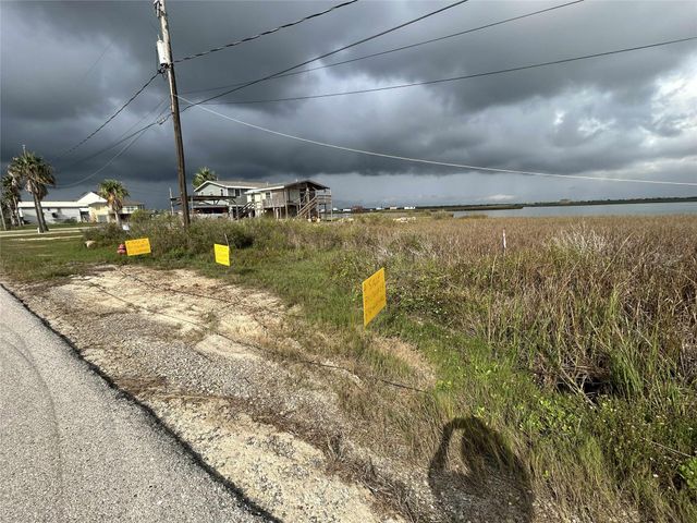 4418 Swan Street, Hitchcock, TX 77563