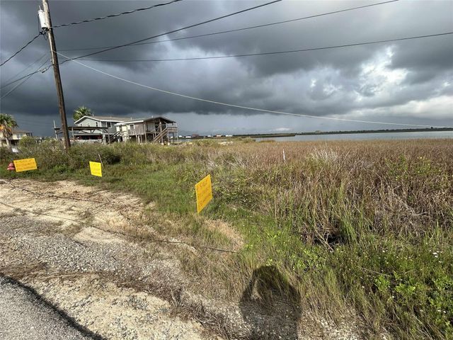 4418 Swan Street, Hitchcock, TX 77563