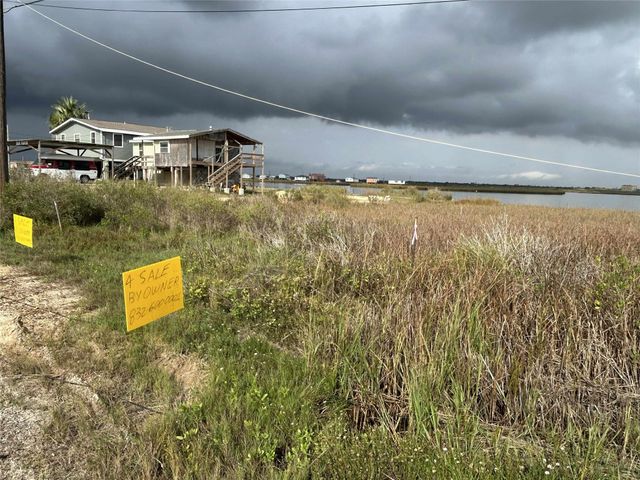 4418 Swan Street, Hitchcock, TX 77563