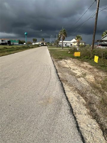 4418 Swan Street, Hitchcock, TX 77563