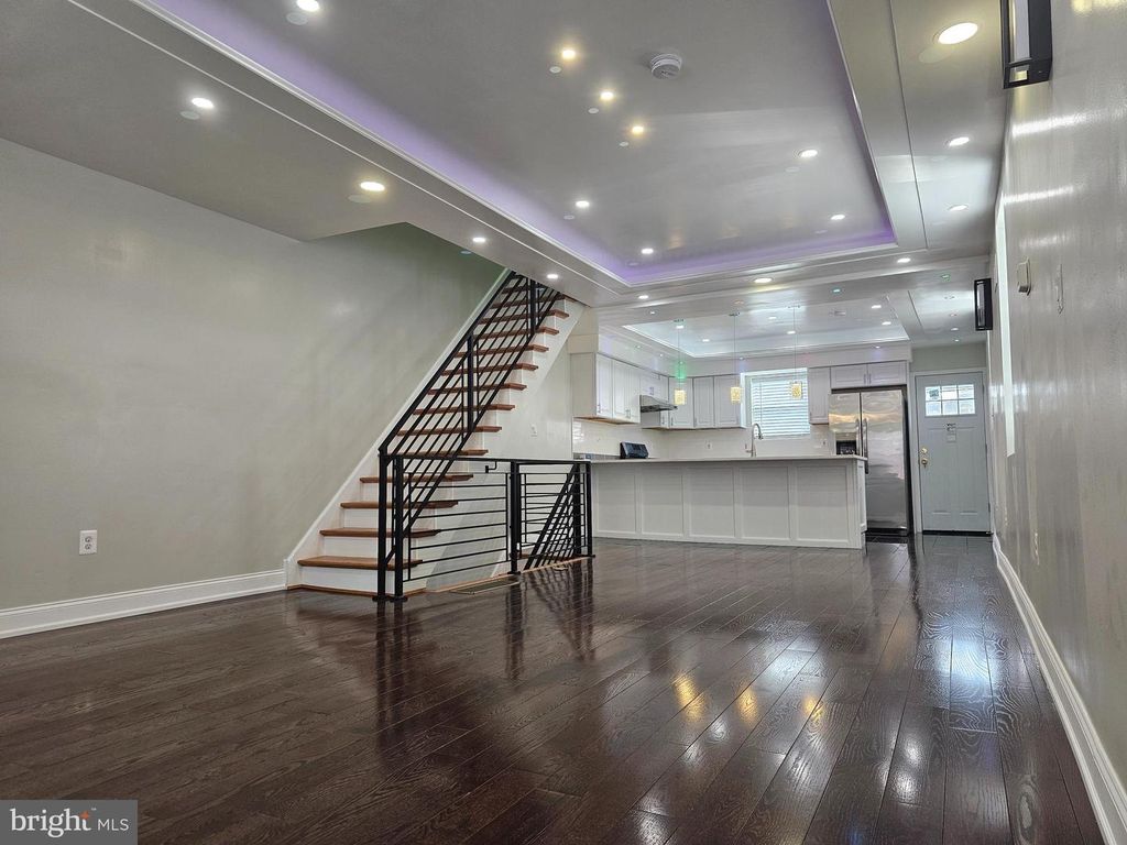 1555 S HOLLYWOOD ST, Philadelphia, PA 19146