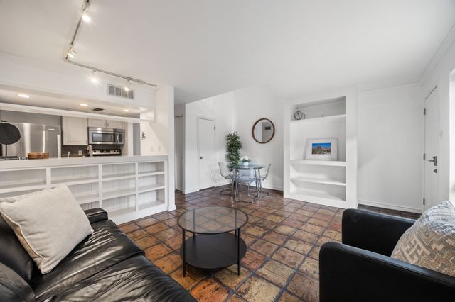 2710 Douglas Avenue 108, Dallas, TX 75219