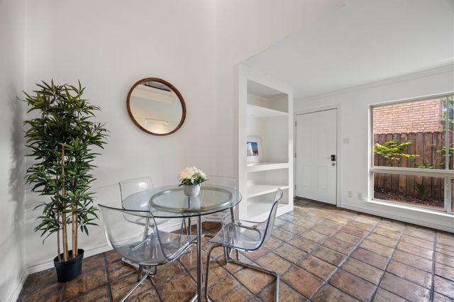 2710 Douglas Avenue 108, Dallas, TX 75219