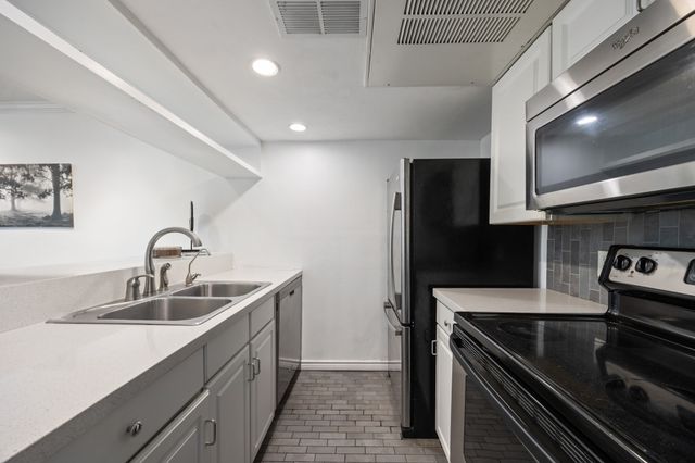 2710 Douglas Avenue 108, Dallas, TX 75219