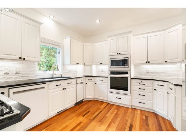 11503 Sw STREAMSIDE Ct, Portland, OR 97219