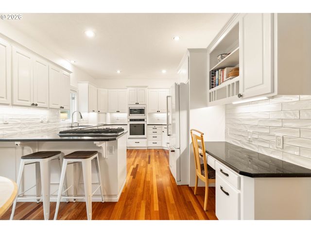 11503 Sw STREAMSIDE Ct, Portland, OR 97219