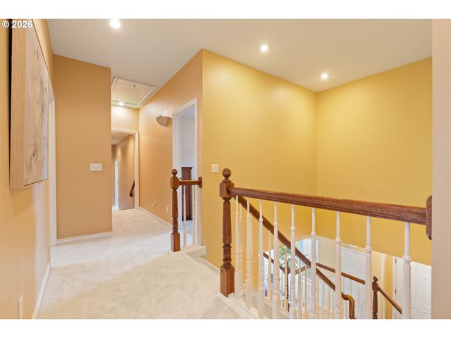 11503 Sw STREAMSIDE Ct, Portland, OR 97219