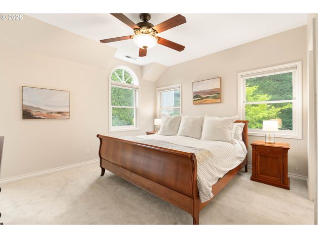 11503 Sw STREAMSIDE Ct, Portland, OR 97219