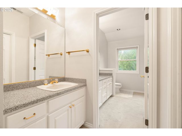 11503 Sw STREAMSIDE Ct, Portland, OR 97219