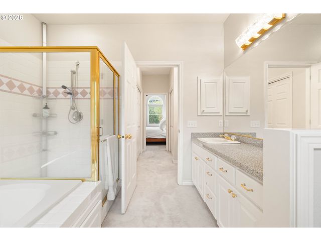 11503 Sw STREAMSIDE Ct, Portland, OR 97219