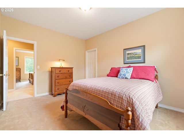 11503 Sw STREAMSIDE Ct, Portland, OR 97219