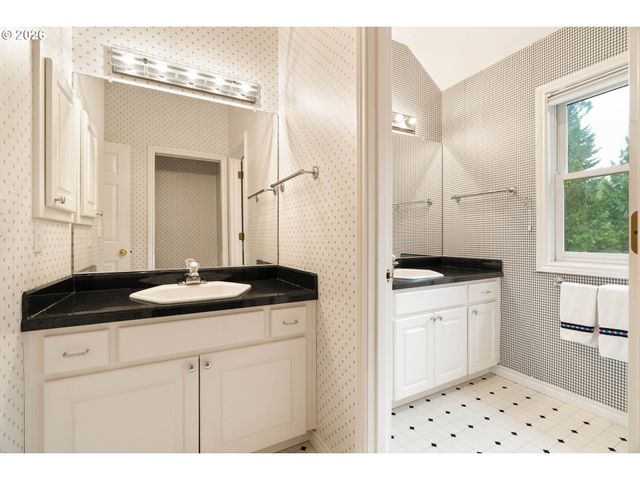 11503 Sw STREAMSIDE Ct, Portland, OR 97219