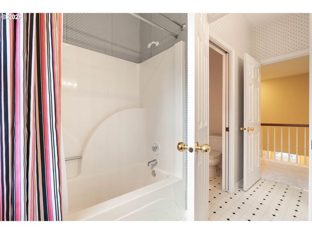 11503 Sw STREAMSIDE Ct, Portland, OR 97219