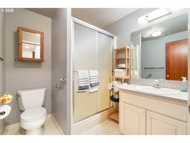 11503 Sw STREAMSIDE Ct, Portland, OR 97219