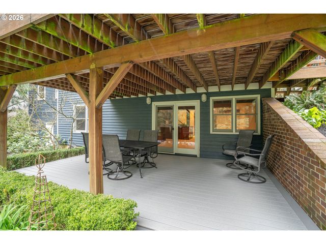 11503 Sw STREAMSIDE Ct, Portland, OR 97219