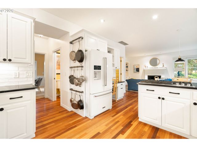 11503 Sw STREAMSIDE Ct, Portland, OR 97219