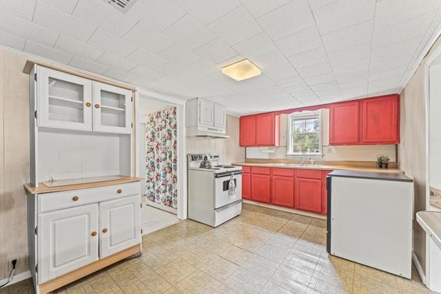 511 Cain Road, Anahuac, TX 77514