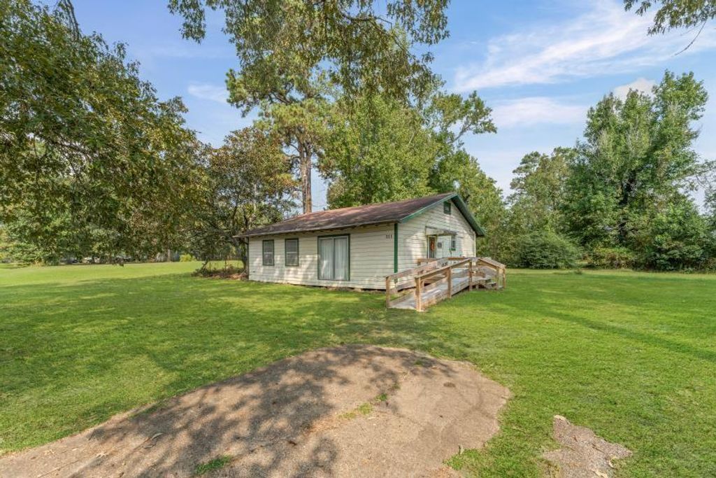 511 Cain Road, Anahuac, TX 77514