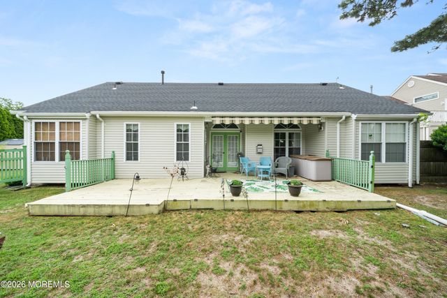 994 Treasure Avenue, Manahawkin, NJ 08050