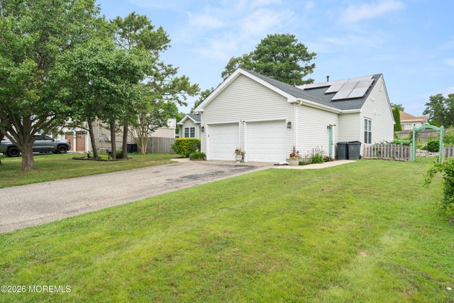 994 Treasure Avenue, Manahawkin, NJ 08050