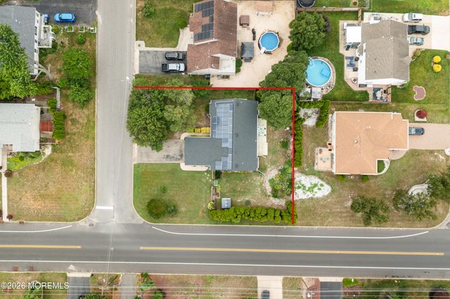 994 Treasure Avenue, Manahawkin, NJ 08050