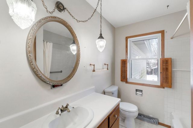 2564 Kate Street, Waterloo, IA 50701