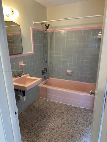 2301 NE 2nd St 6, Pompano Beach, FL 33062