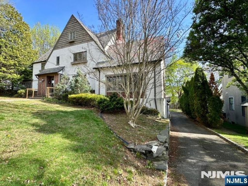112 Oxford Place, Glen Rock, NJ 07452