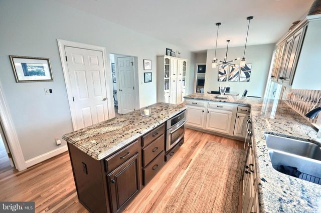 2247 SPANGLER CIR, York, PA 17406