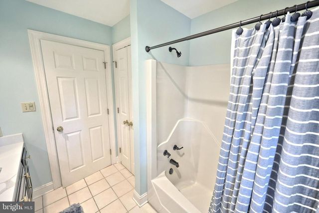 2247 SPANGLER CIR, York, PA 17406