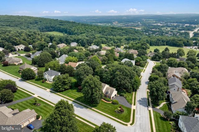 2247 SPANGLER CIR, York, PA 17406