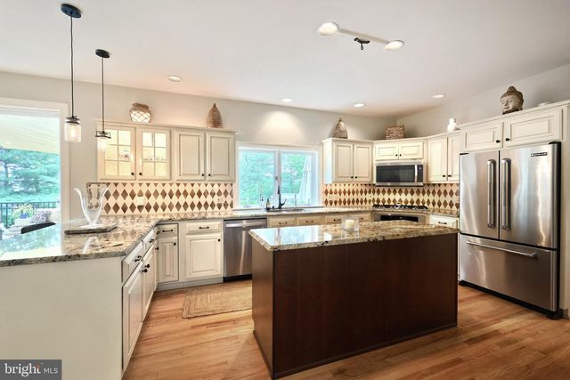 2247 SPANGLER CIR, York, PA 17406