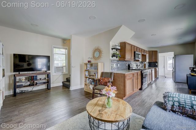 1812 E Meyers Avenue, Hazel Park, MI 48030
