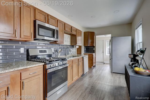 1812 E Meyers Avenue, Hazel Park, MI 48030
