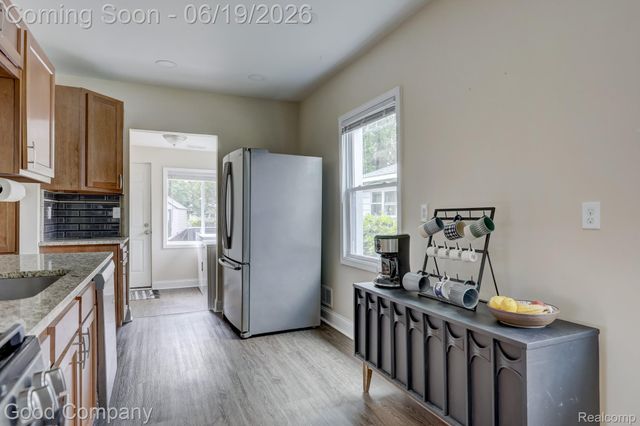 1812 E Meyers Avenue, Hazel Park, MI 48030