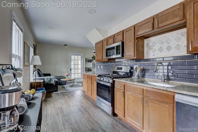 1812 E Meyers Avenue, Hazel Park, MI 48030