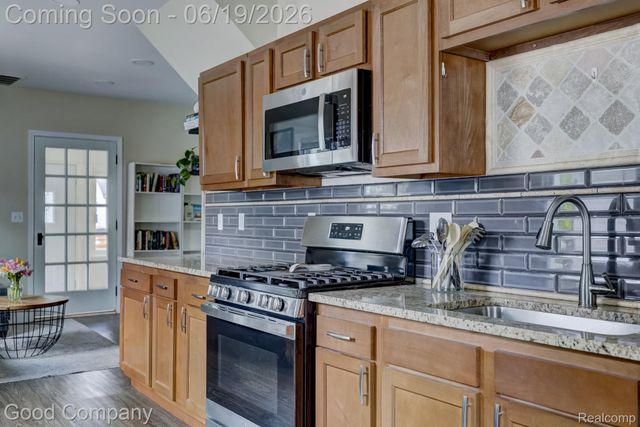1812 E Meyers Avenue, Hazel Park, MI 48030