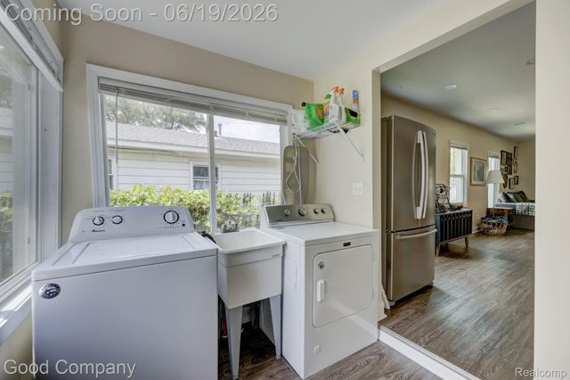 1812 E Meyers Avenue, Hazel Park, MI 48030