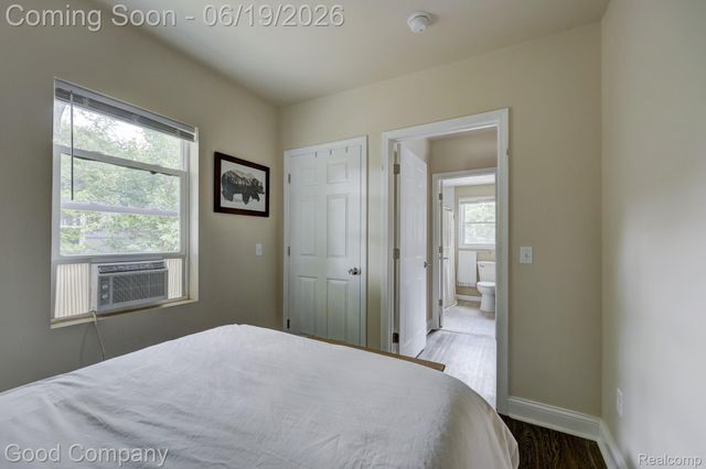 1812 E Meyers Avenue, Hazel Park, MI 48030