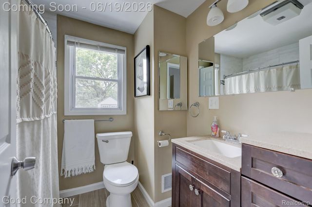 1812 E Meyers Avenue, Hazel Park, MI 48030