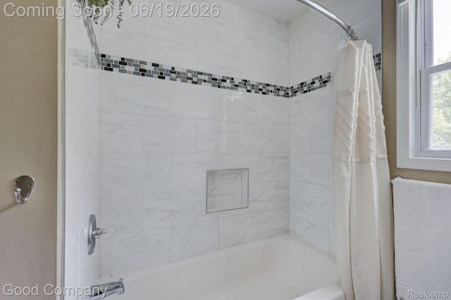 1812 E Meyers Avenue, Hazel Park, MI 48030