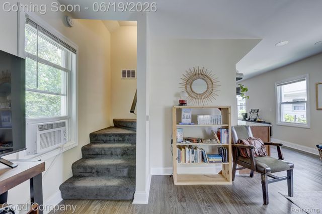 1812 E Meyers Avenue, Hazel Park, MI 48030