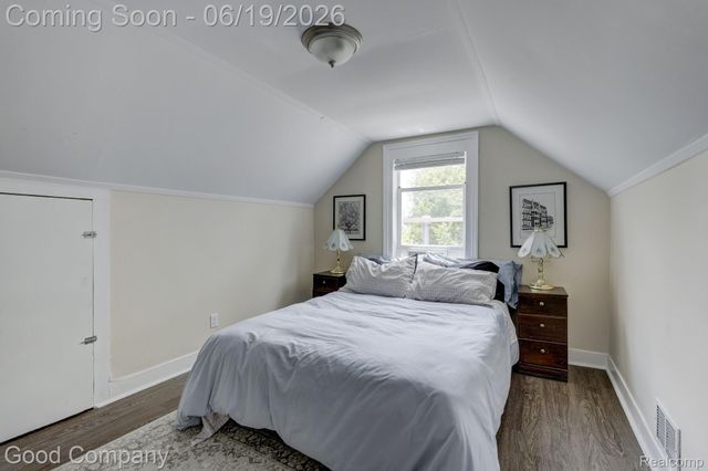 1812 E Meyers Avenue, Hazel Park, MI 48030