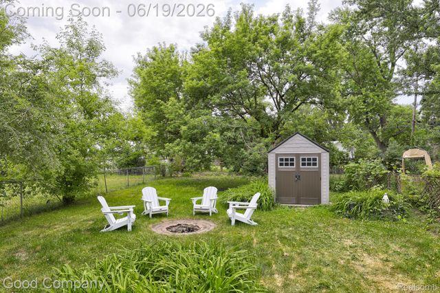 1812 E Meyers Avenue, Hazel Park, MI 48030